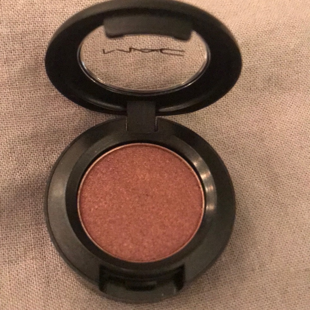 Never used Mac eyeshadow in Star Violet